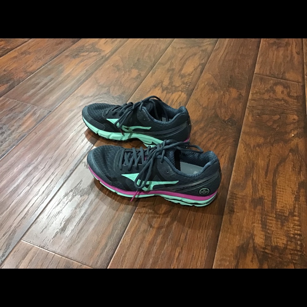 Women’s Mizuno Running shoes size 9